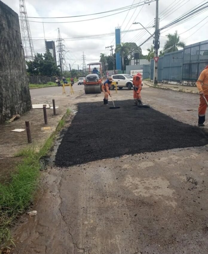 Prefeitura de Manaus avança com recuperação asfáltica no bairro Aleixo e garante mais segurança para moradores