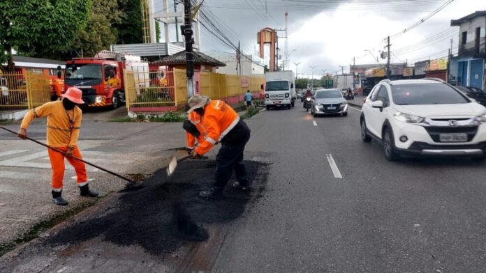 Prefeitura de Manaus intensifica manutenção na alameda Cosme Ferreira para melhorar mobilidade na Zona Leste
