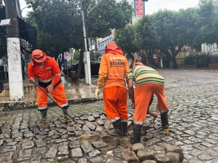 Prefeitura de Manaus revitaliza pavimento histórico próximo ao Teatro Amazonas