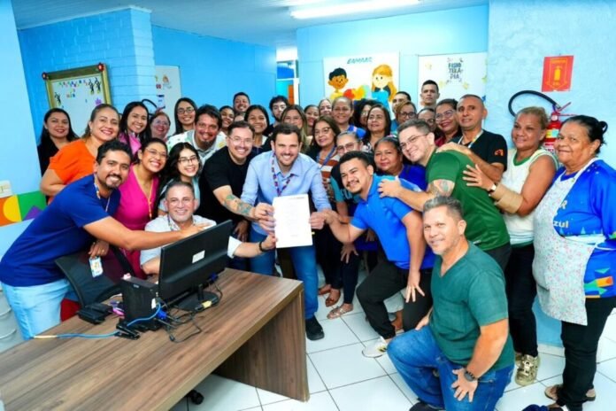 Prefeito Renato Junior sanciona lei que cria Fundação Municipal do Autista em Manaus