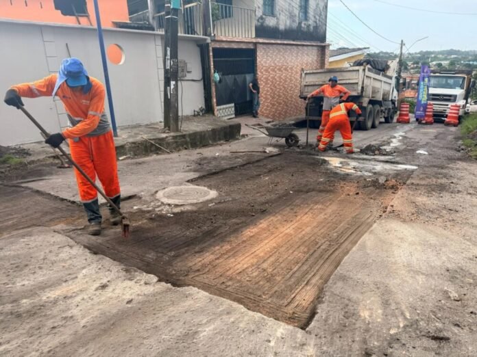 Prefeitura de Manaus avança na recuperação asfáltica do conjunto Manoa, Zona Norte