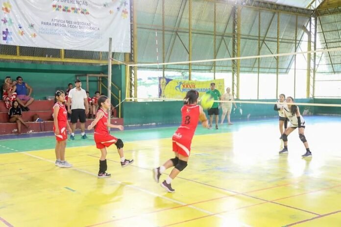 Escolas municipais Jarlece Zaranza e Arthur Virgílio vencem voleibol mirim das Municipíadas