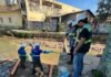 Ageman vistoria obras de avanço do esgotamento sanitário em beco do bairro Redenção