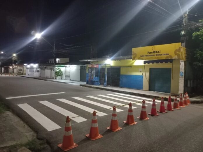 Prefeitura de Manaus reforça sinalização viária no Santo Agostinho para maior segurança no trânsito