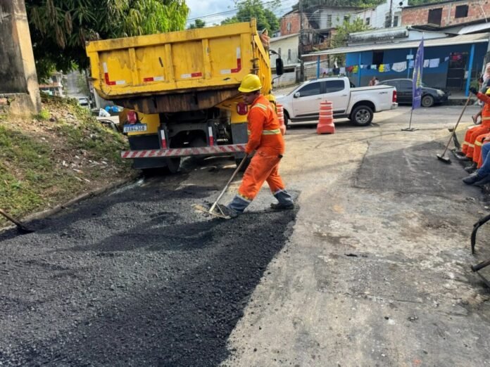 Prefeitura de Manaus intensifica operação Tapa-Buracos no bairro Redenção