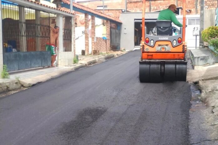 Prefeitura de Manaus avança com recapeamento no bairro Parque 10 e fortalece mobilidade na zona Centro-Sul