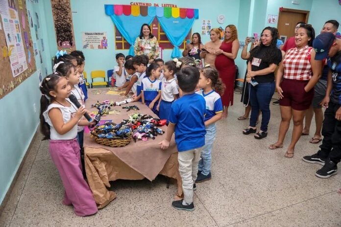 Escola municipal da zona Norte de Manaus destaca protagonismo feminino em feira de ciências