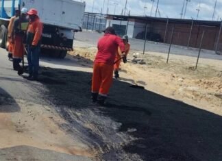 Prefeitura de Manaus intensifica manutenção asfáltica no bairro Flores para melhorar a malha viária