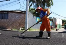 Prefeitura de Manaus intensifica obras de asfalto e melhora mobilidade no bairro Flores