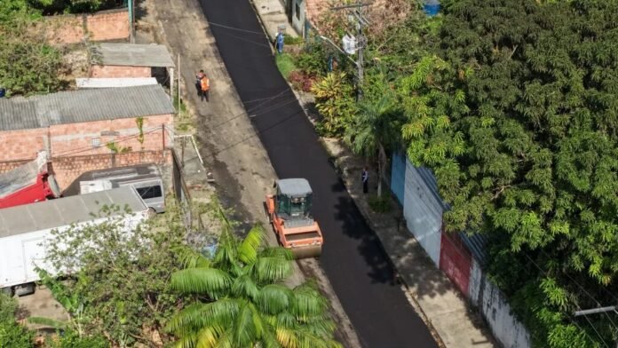Parque Rio Solimões tem mobilidade renovada com recapeamento de rua pela Prefeitura de Manaus