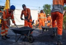 Prefeitura de Manaus melhora mobilidade com asfalto novo na rua Canário do Campo, Cidade de Deus
