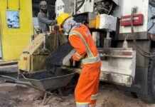 Prefeitura de Manaus usa tecnologia para reforçar operação Tapa-Buraco no bairro Redenção