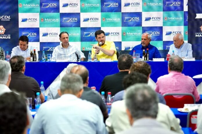Prefeito Renato Junior anuncia desburocratização e reforça revitalização do Centro de Manaus em reunião com comerciantes