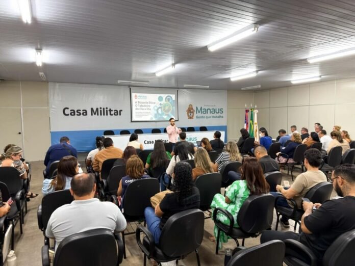 Servidores da CGM de Manaus participam de capacitação sobre integridade e ética