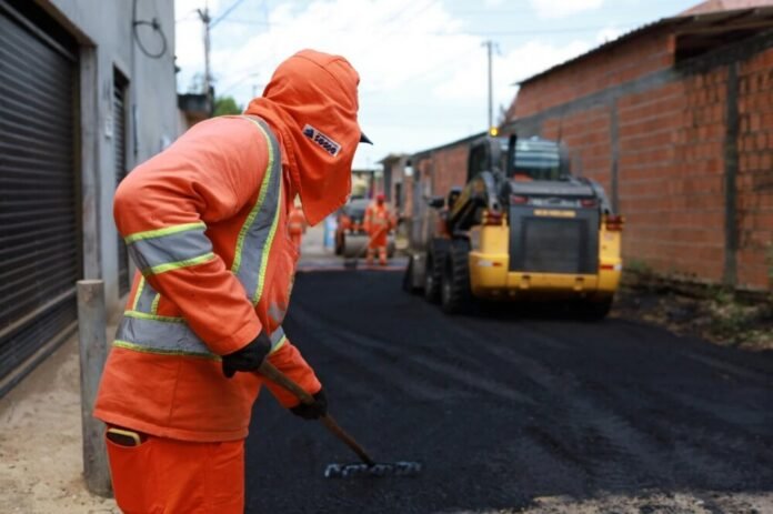 Prefeitura de Manaus: Rua Praia do Náutico no Parque Rio Solimões recebe obras de infraestrutura