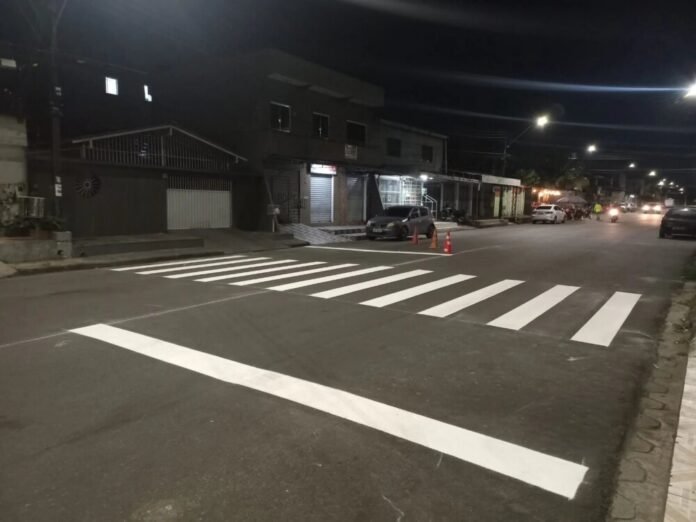 Prefeitura de Manaus intensifica sinalização viária em bairros e corredores para aumentar segurança
