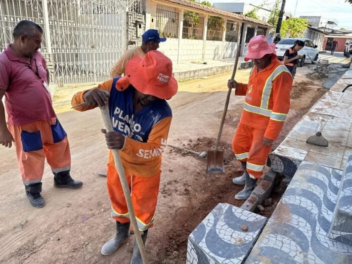 Prefeitura de Manaus desobstrui 10 metros de drenagem no Japiim após acúmulo de lixo