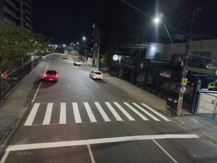Prefeitura de Manaus intensifica revitalização da sinalização viária em diversas zonas da capital