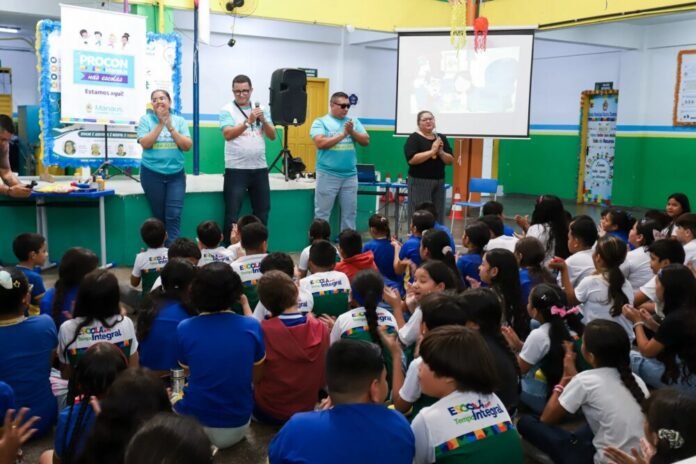 Procon Manaus leva projeto de consumo consciente para mais de 150 alunos na zona Sul