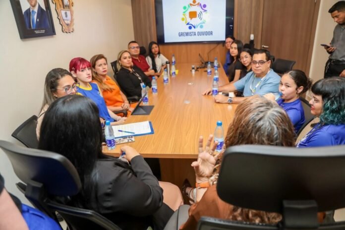Grêmio no Gabinete: estudantes da Prefeitura de Manaus expõem conquistas e demandas à Semed