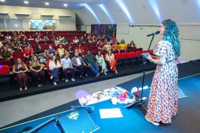 Prefeitura de Manaus promove formação para fortalecer desenvolvimento infantil com Vila Sésamo