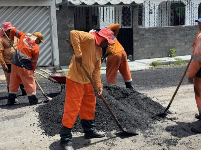 Prefeitura de Manaus recupera trecho da rua Hortência, no bairro Aleixo, após solicitação de moradores