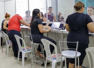 Público do #SouManaus Passo a Paço 2026 retira pulseiras de acesso em Manaus