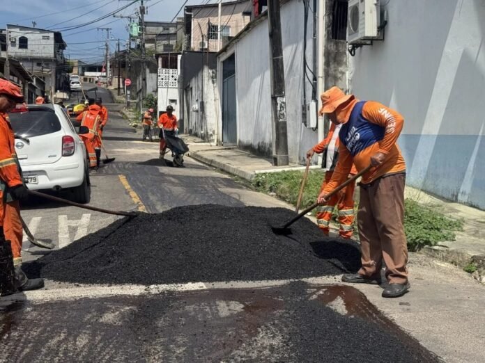 Prefeitura de Manaus revitaliza travessa S5 no Japiim com nova camada asfáltica