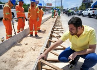 Prefeito Renato Junior vistoria obras em canteiros centrais da zona Norte de Manaus