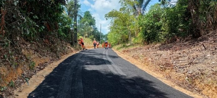 Prefeitura de Manaus pavimenta quatro ladeiras no ramal São João e melhora infraestrutura rural