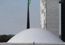 Oposição adia votação da PEC que acaba com escala 6×1 no Senado