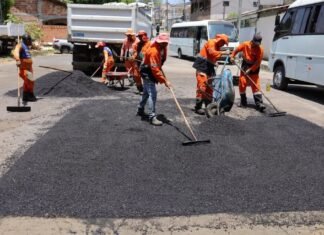Prefeitura de Manaus recupera asfalto na rua Francisco Giraldes e melhora tráfego no Coroado