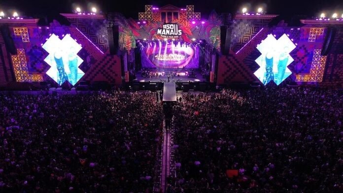 Ana Castela e Léo Santana arrastam multidão no encerramento do festival #SouManaus Passo a Paço 2026