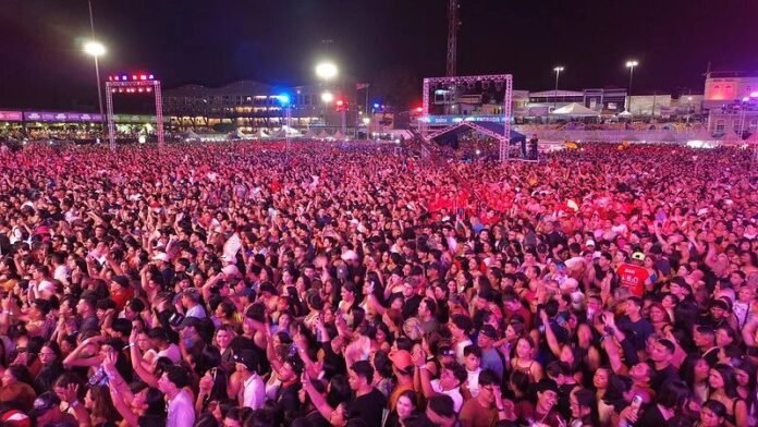 Gloria Groove e Duquesa atraem multidão e agitam a terceira noite do #SouManaus 2026
