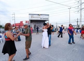 Bolerão da Saudade da Prefeitura de Manaus anima idosos da zona Leste com música e dança