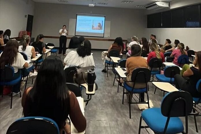Prefeitura de Manaus capacita equipes de saúde para atendimento infantil em eventos climáticos extremos