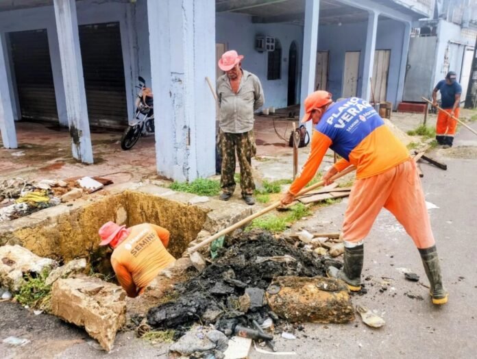 Prefeitura de Manaus desobstrui caixa coletora no Alvorada e reforça prevenção contra alagamentos