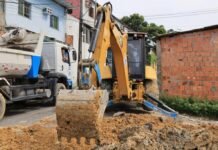 Prefeitura de Manaus recupera tubulação danificada por lixo irregular no Cidade de Deus