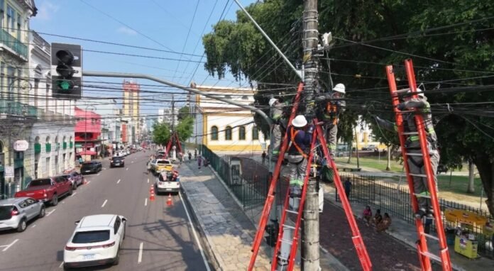 Prefeitura de Manaus adota sistema digital para ordenamento de cabos no centro histórico